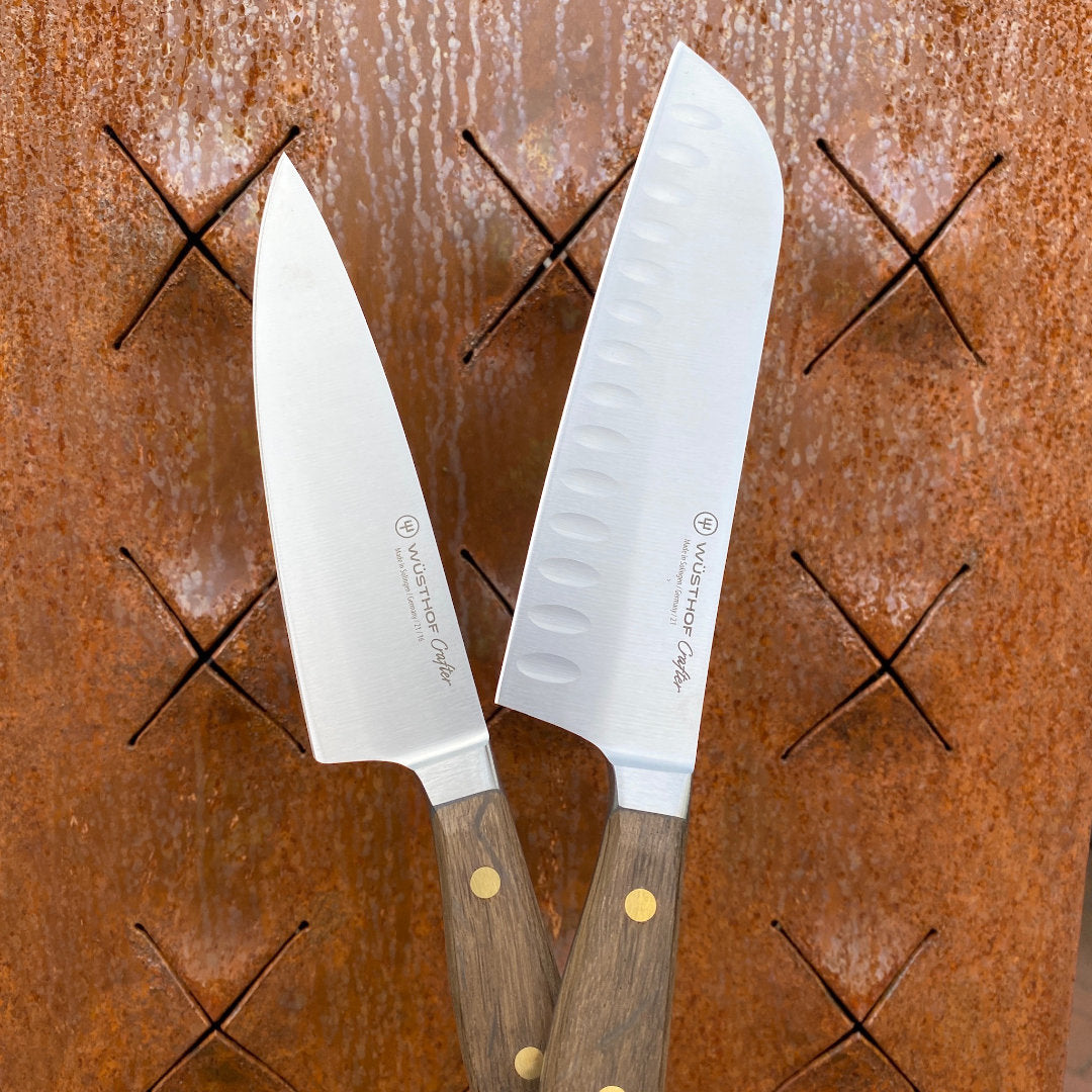 Eine Collage von Messern, die von Hobbyköchen verwendet werden.