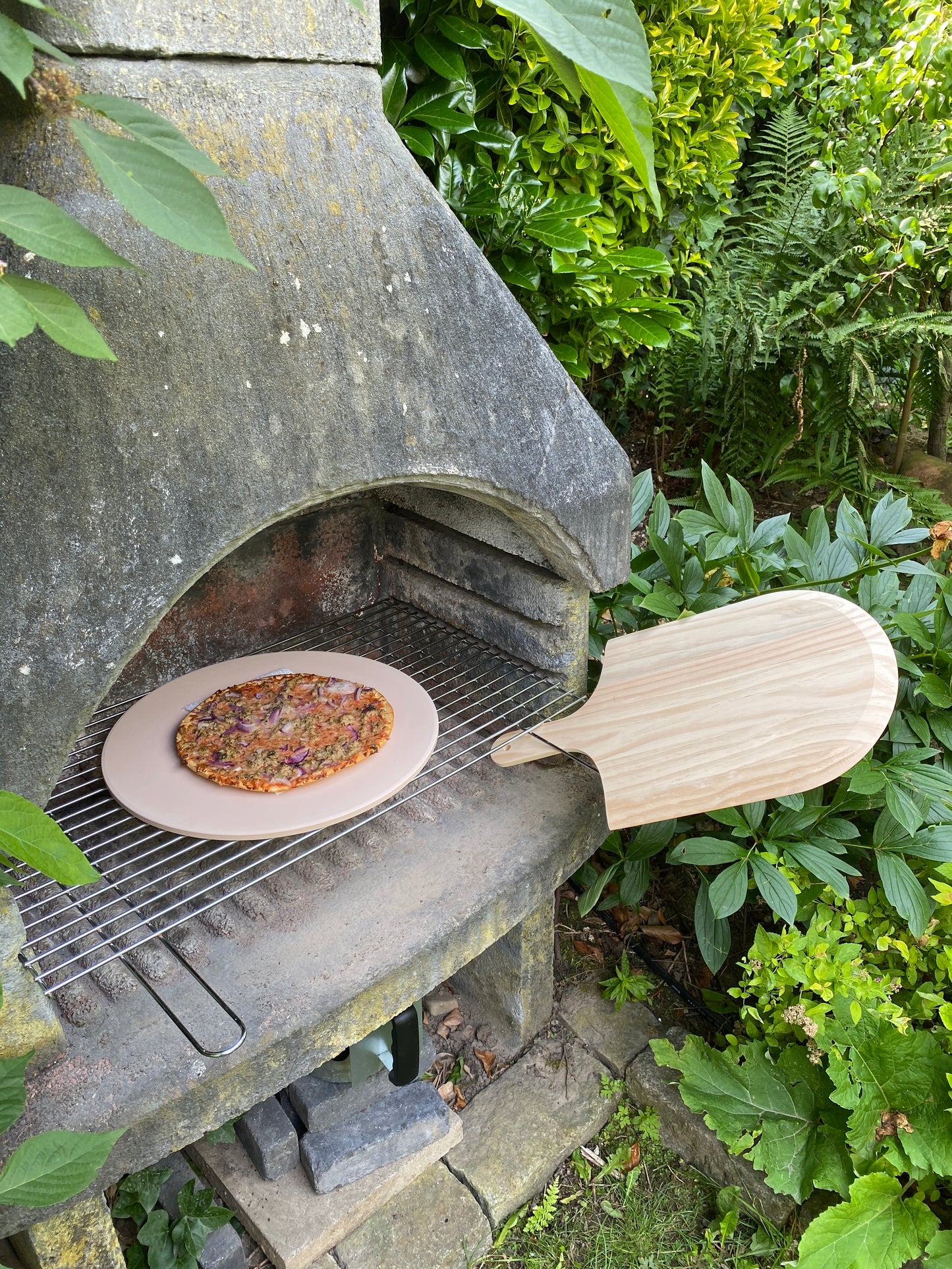 Pizzastein mit Spaten - Natur - Küchenhelfer - Funktion