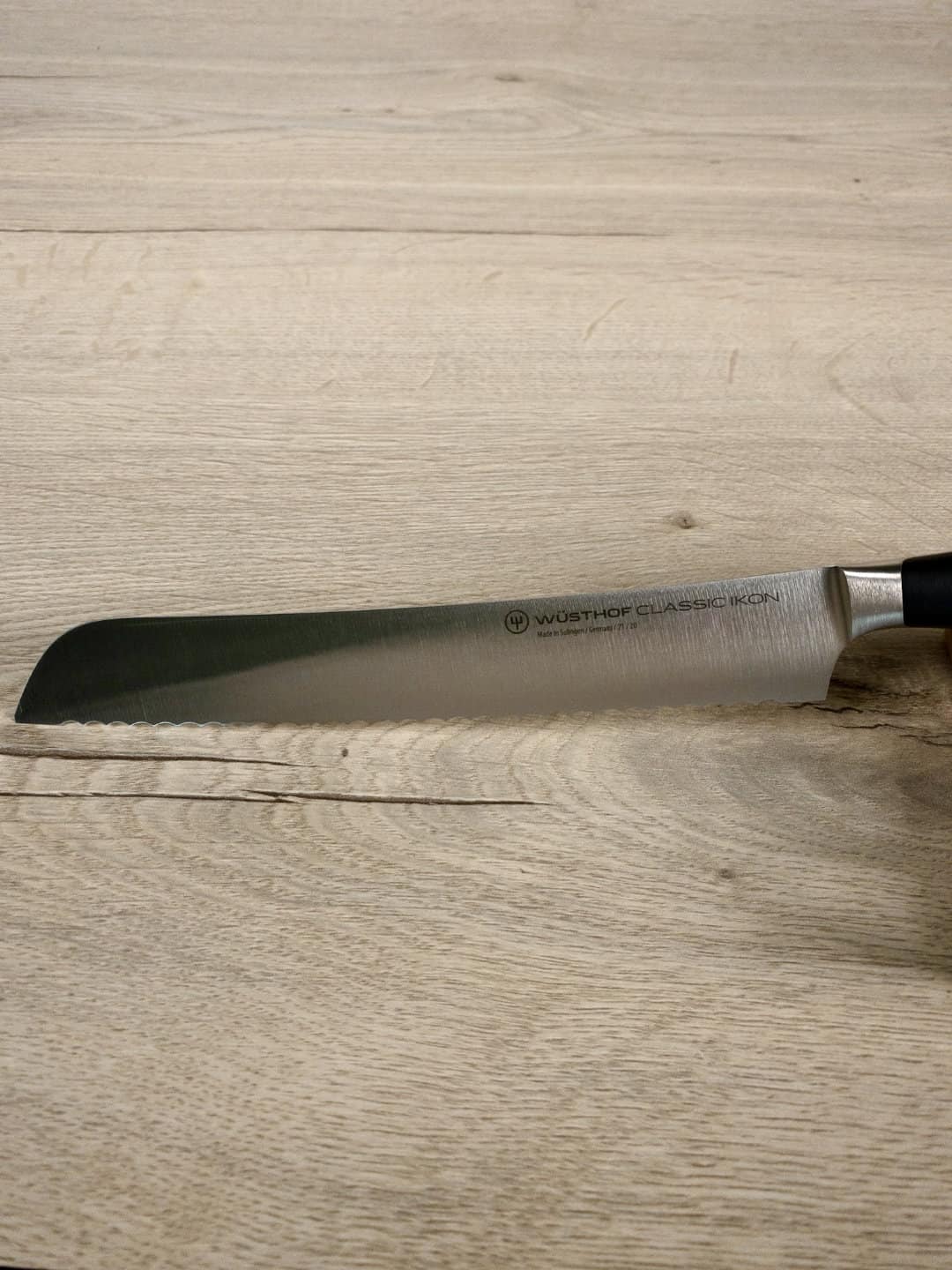 Brotmesser Classic Ikon - Schwarz, 23 cm - Küchenmesser - WÜSTHOF